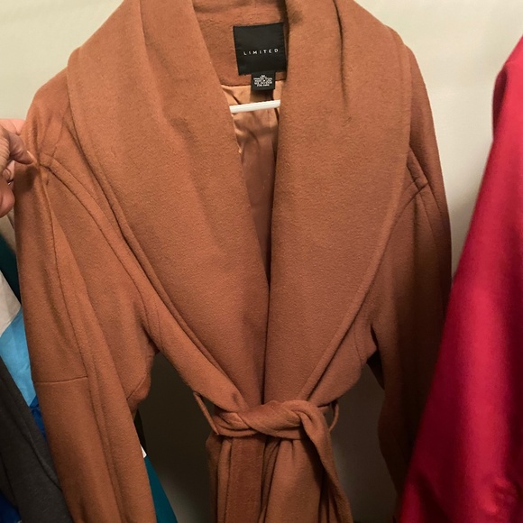 Limited Coat - Picture 1 of 2
